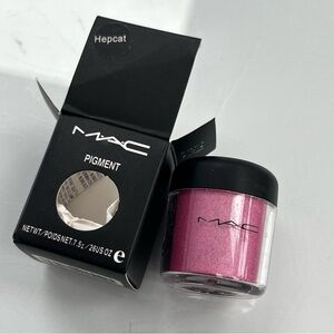 MAC Cosmetics Pigment in Hepcat Pink